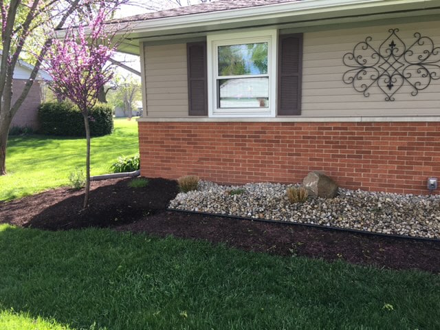 Professional Landscaping and Mulching in Englewood OH